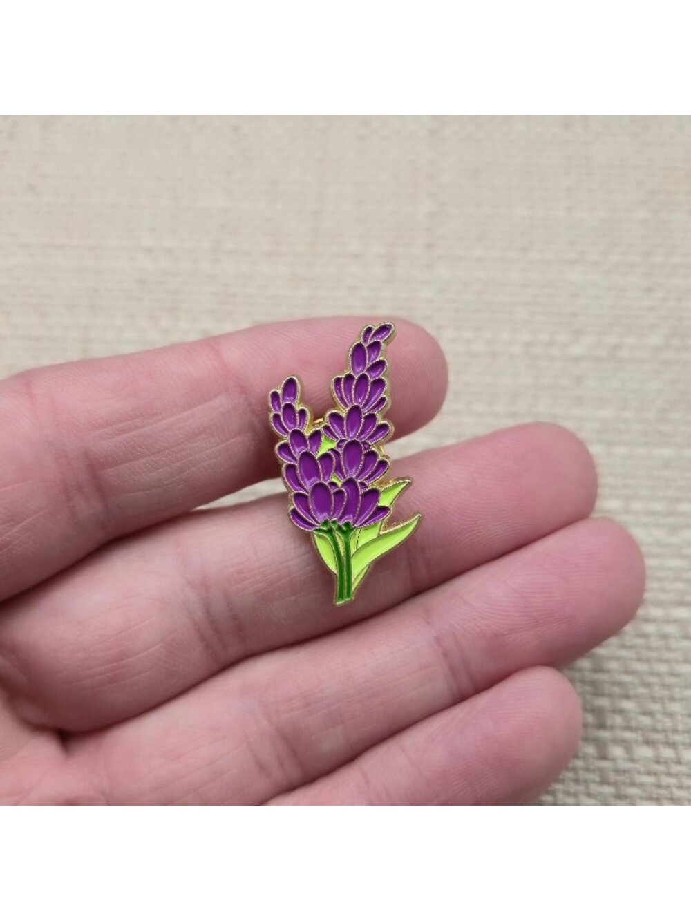 Purple Lavender Enamel Lapel Pin - Cute Botanical Flower Brooch Badge A9063 - Picture 1 of 5